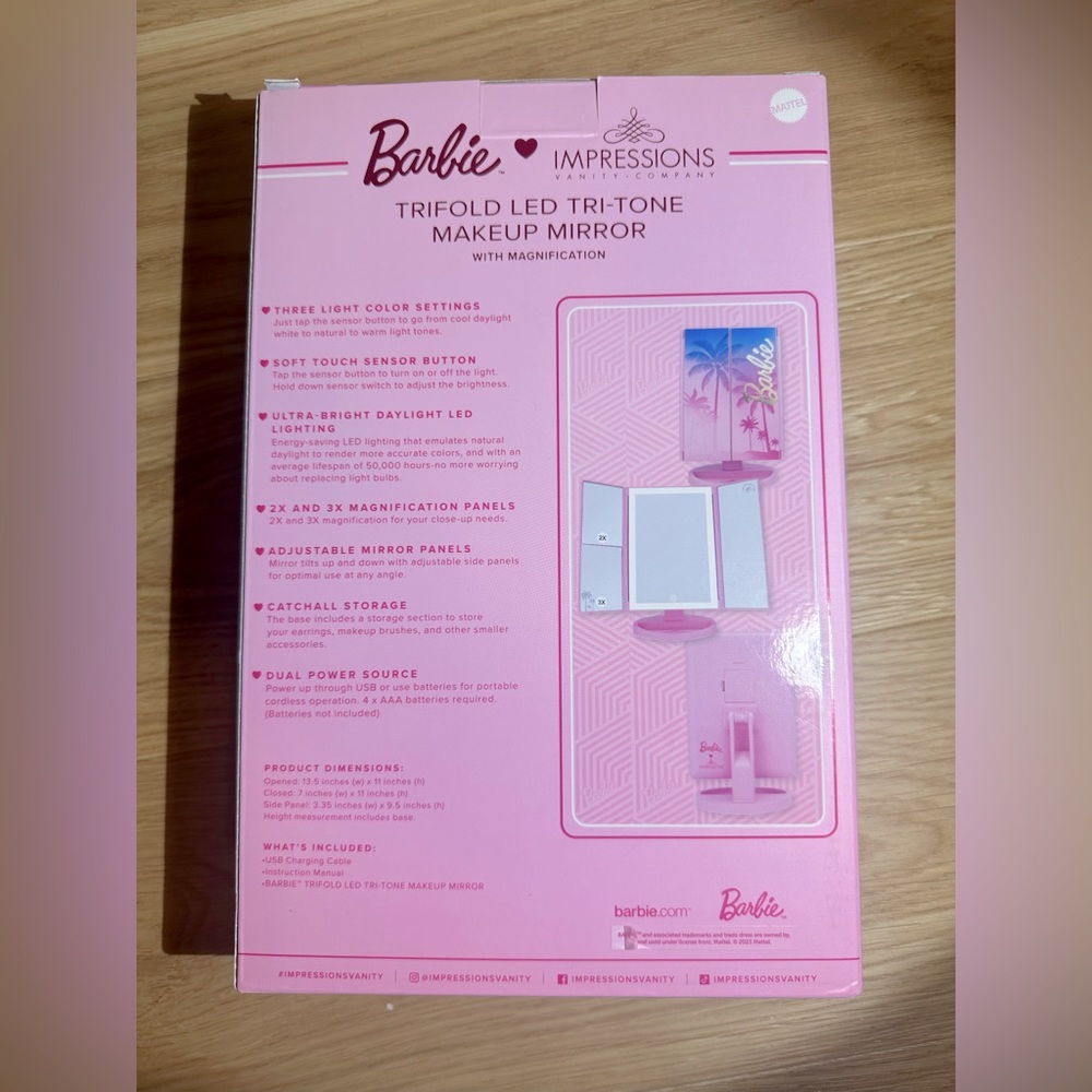 Barbie Tri Fold LED Mirror - LIMITED EDITION!! - Picture 6 of 7